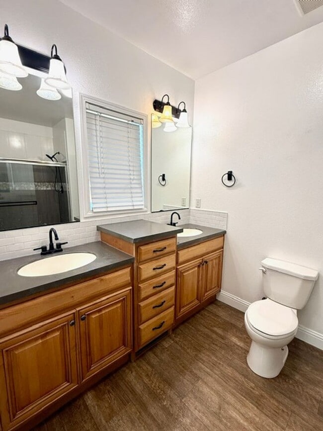 Building Photo - 3 Bedroom 2 Bath Home Available Soon!