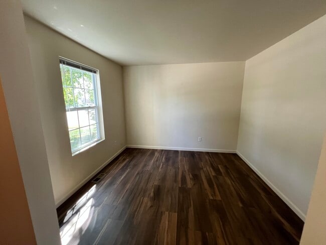 Building Photo - 8032 Beechwood Blvd