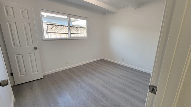 Building Photo - 6265 Wilma Ave