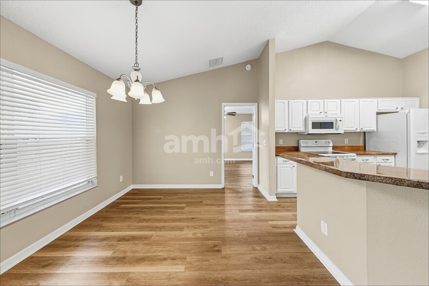 Building Photo - 660 Winding Lake Dr