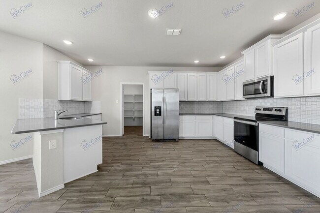 Building Photo - 5933 Hopkins Dr