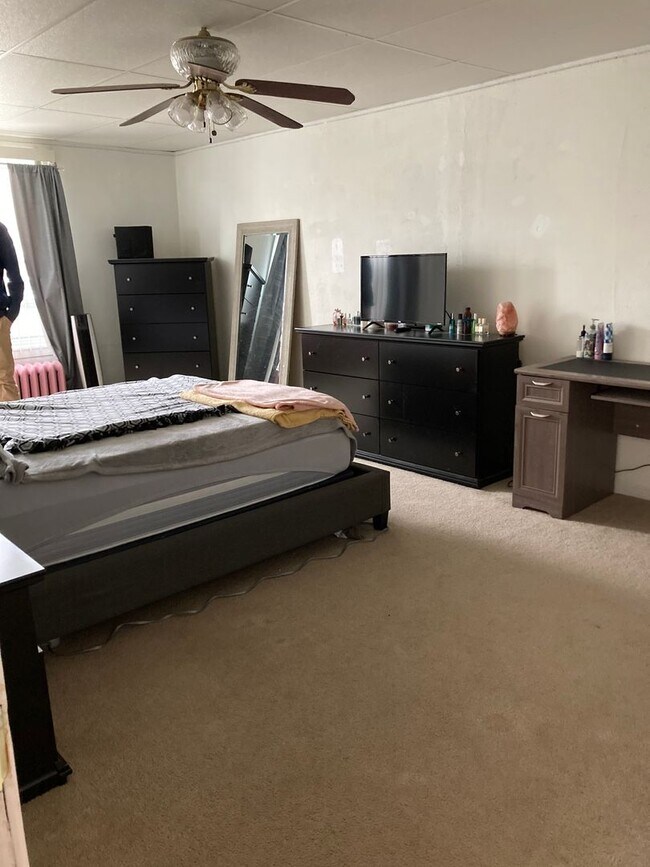 Building Photo - 3+ Bedroom / 2 Bath Single Family Home Ava...