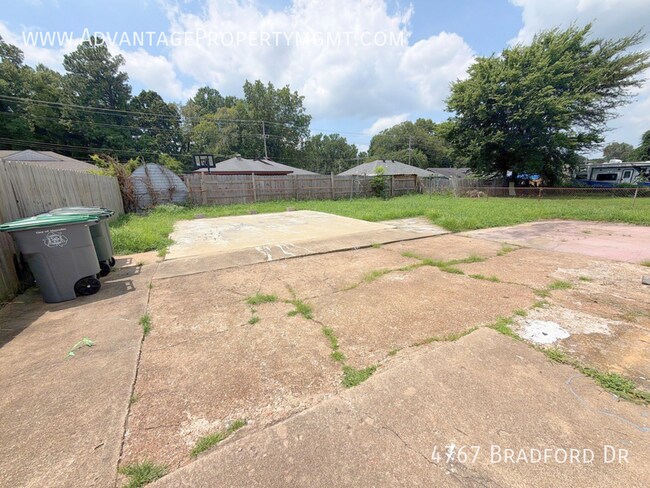 Building Photo - 4767 Bradford Dr