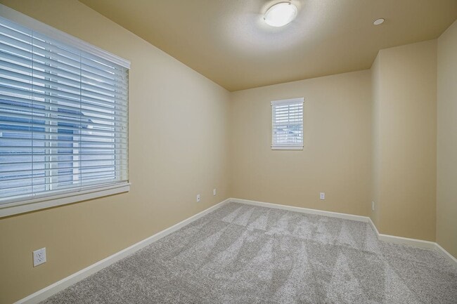 Building Photo - Stunning 3BD / 3BA Redmond Home. Spacious, Updated & Designed for Comfort!