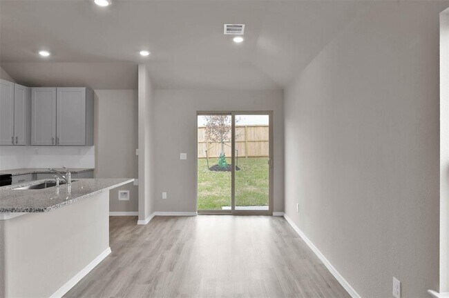 Building Photo - 488 Dalloway St
