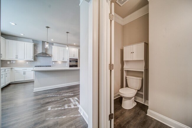 Building Photo - 1363 Harris Way S