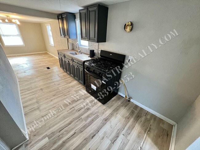 Building Photo - Updated 3 bed 2 bath home in Independence-Coming SOON!!