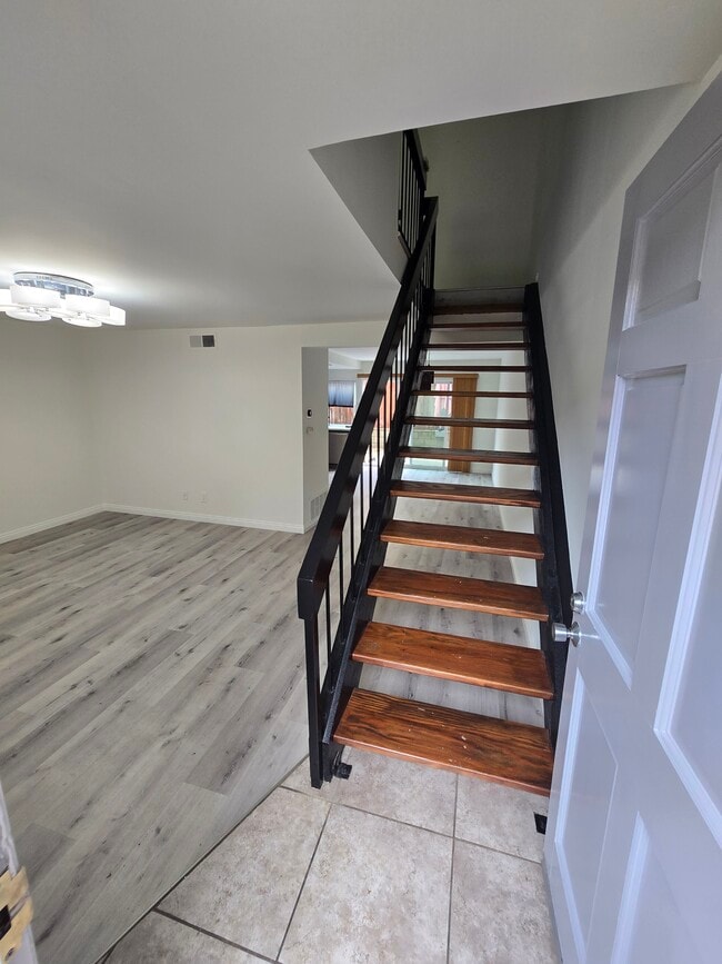 Building Photo - 1025 Junipero Dr