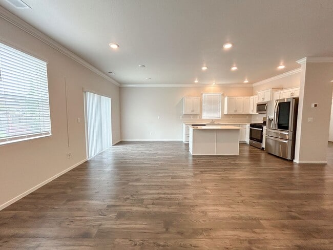 Building Photo - 497 Himalaya St. NE
