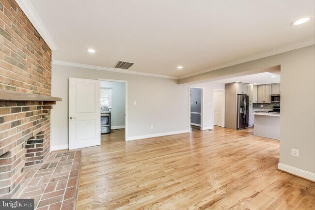 Building Photo - 13704 Beret Pl