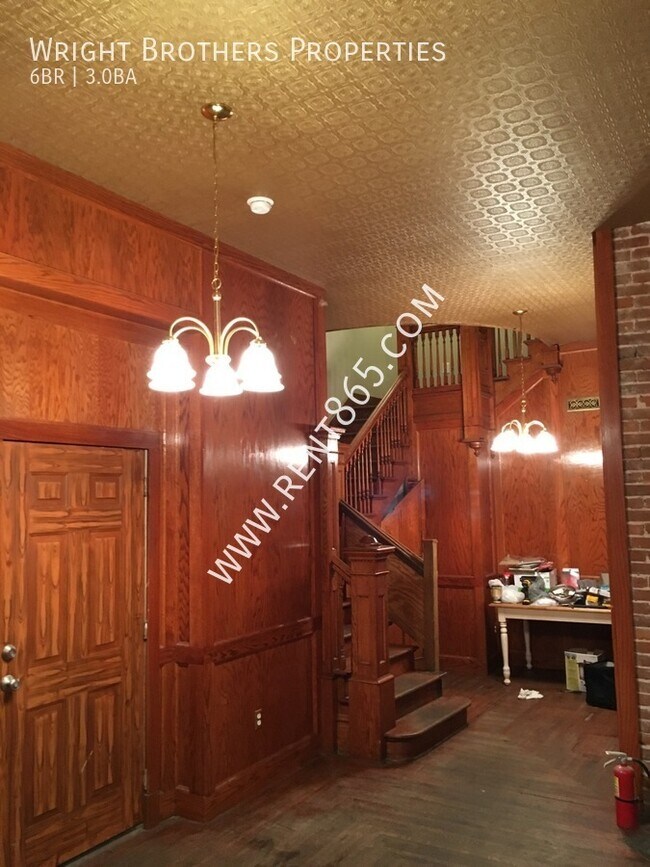 Primary Photo - 1318 Laurel Ave
