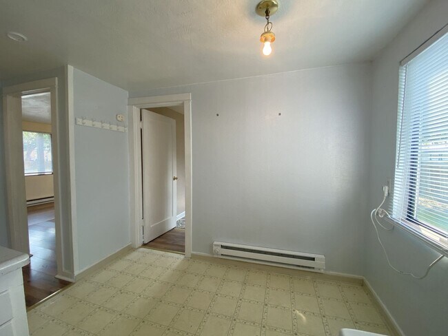 Building Photo - 523 N Markeson St