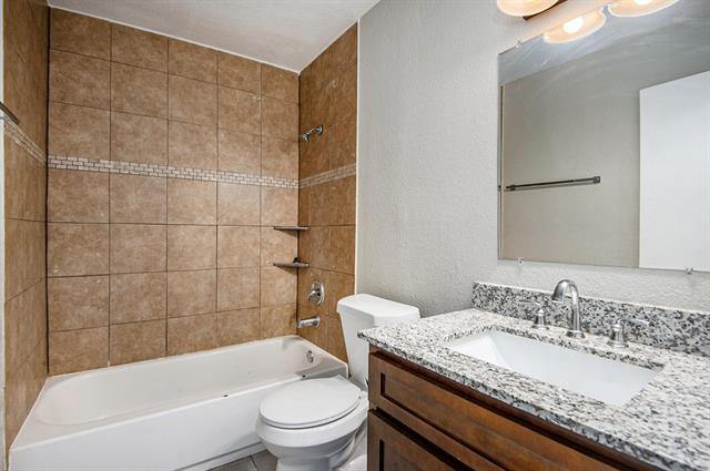 Building Photo - 805 Bluebonnet Dr