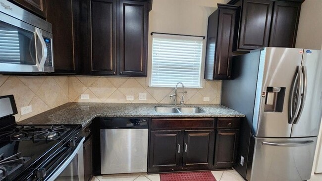 Building Photo - 256 Pebble Creek Ln
