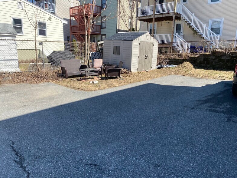 Building Photo - 19 Larose Pl