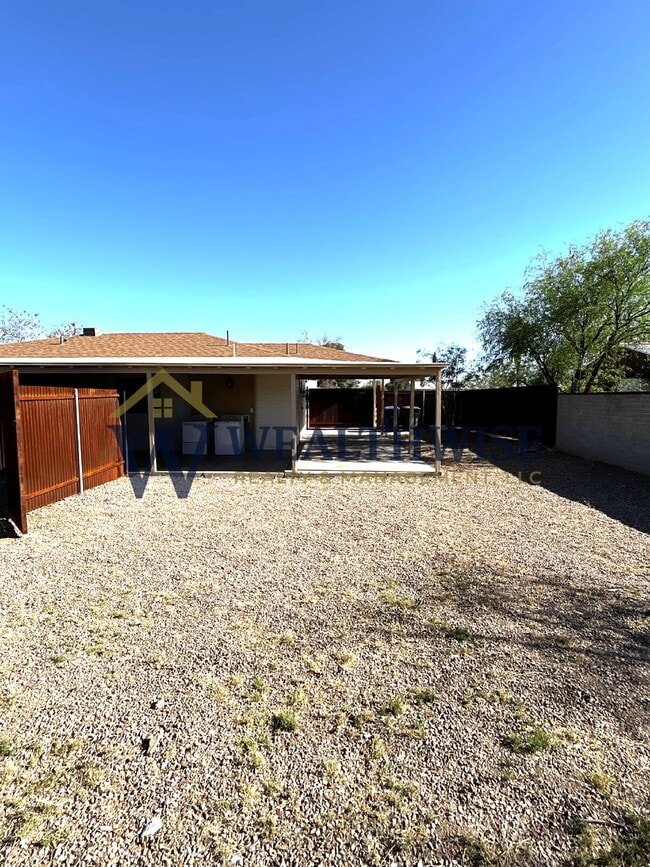 Building Photo - Freshly Remodeled 3 Bedroom 2 Bath Home for Rent 4641 E 13th Street Unit A,Tucson, AZ 85711 $1,49...