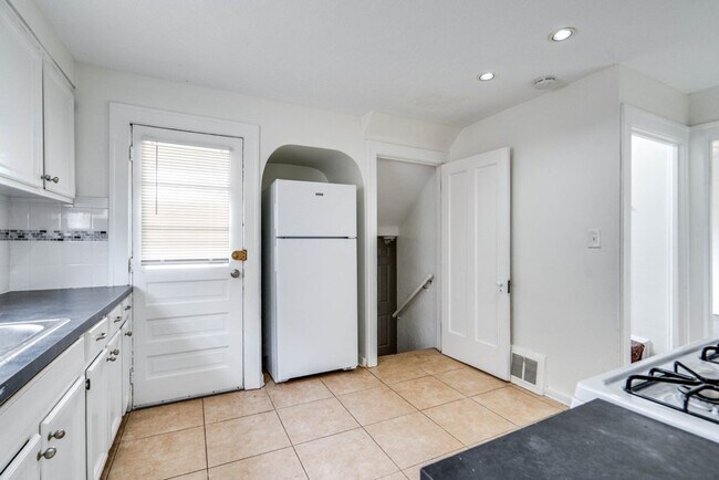 Building Photo - Charming University Heights Single Family ...