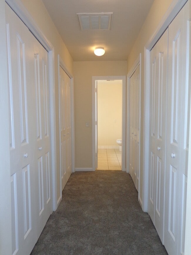 Building Photo - HUNNINGDON COMMONS