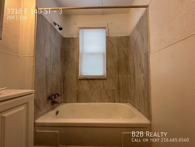 Building Photo - 3318 E 140th St