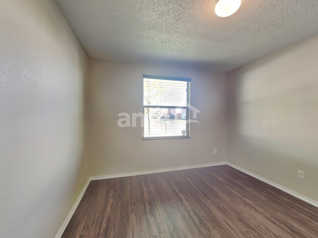 Building Photo - 317 Indian Blanket Dr
