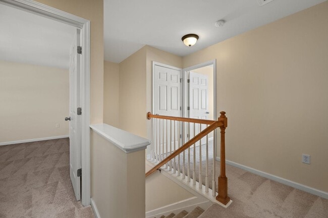 Building Photo - Creekside at Brentwood!