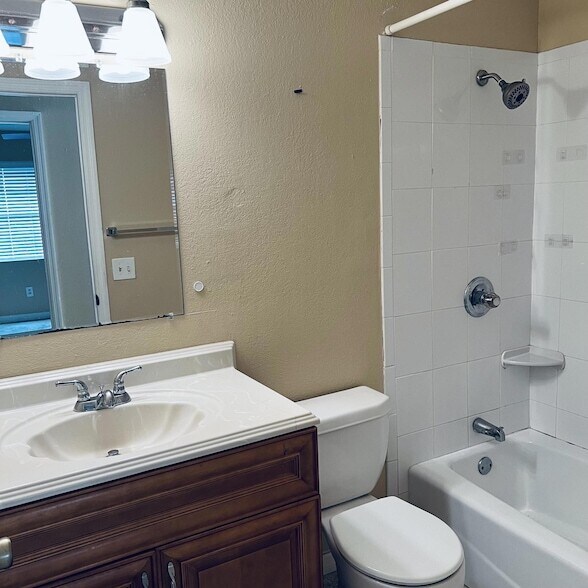 Building Photo - 3107 SE Card Terrace