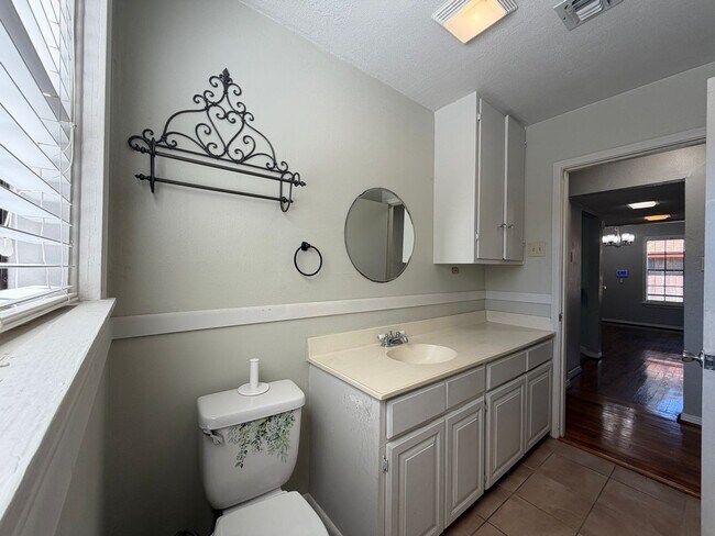 Building Photo - TWO BEDROOM ONE BATH ON LARGE LOT!