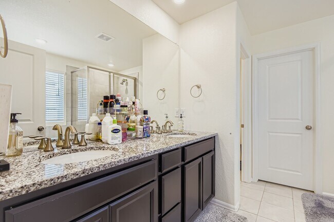 Building Photo - 3103 Jonquil St