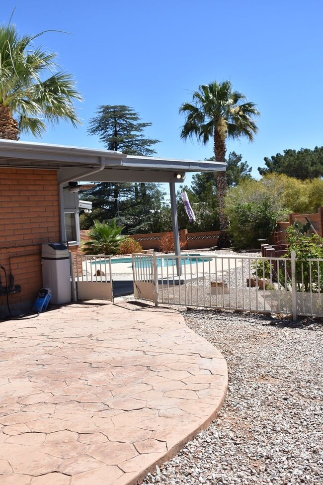 Building Photo - Great home in Mature Neighborhood