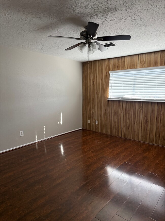 Building Photo - 6573 S Briar Bayou Dr