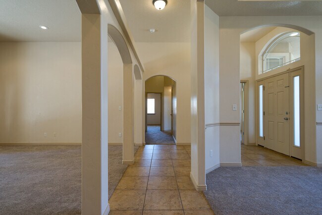 Building Photo - 3 Bedroom Plus Office in The Knolls at Little Valley