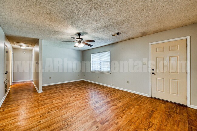 Building Photo - 114 S Mitchell St