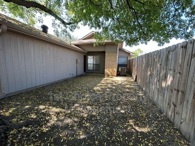 Building Photo - 7332 Blackthorn Dr