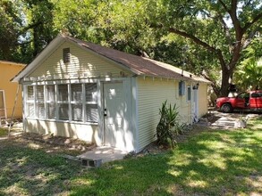 Building Photo - 716 E Losoya St