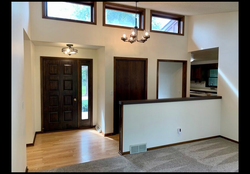 Building Photo - 11 Green Way Dr