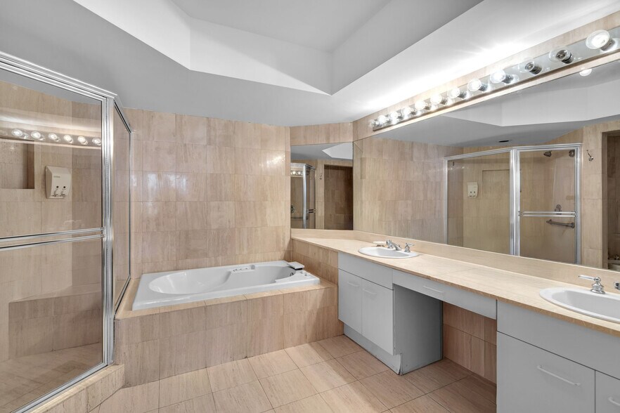 Building Photo - 21205 Yacht Club Dr