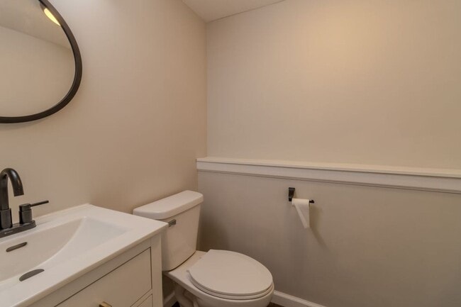 Building Photo - Bright & Updated 4-Bedroom Home Close to Everything