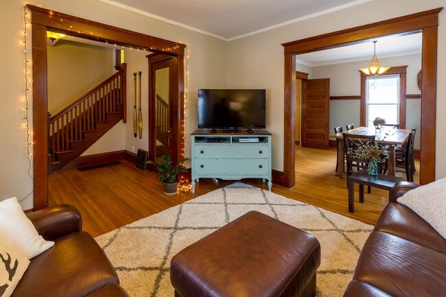 Building Photo - Charming 3bed 1.5bath Home in Saint Paul