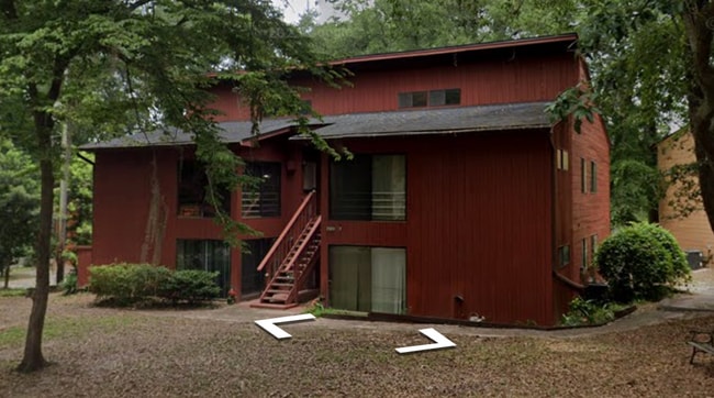 Building Photo - Remodeled!! Close to Shopping, VA Hospital and Hilaman Golf Course!