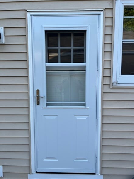 Building Photo - 1306 E Sylvan Ave