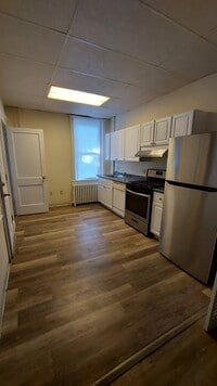 Building Photo - 394 Center St