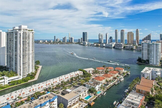 Building Photo - 3862 NE 171 St