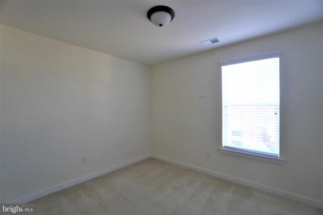 Building Photo - 13 Jessop Ln