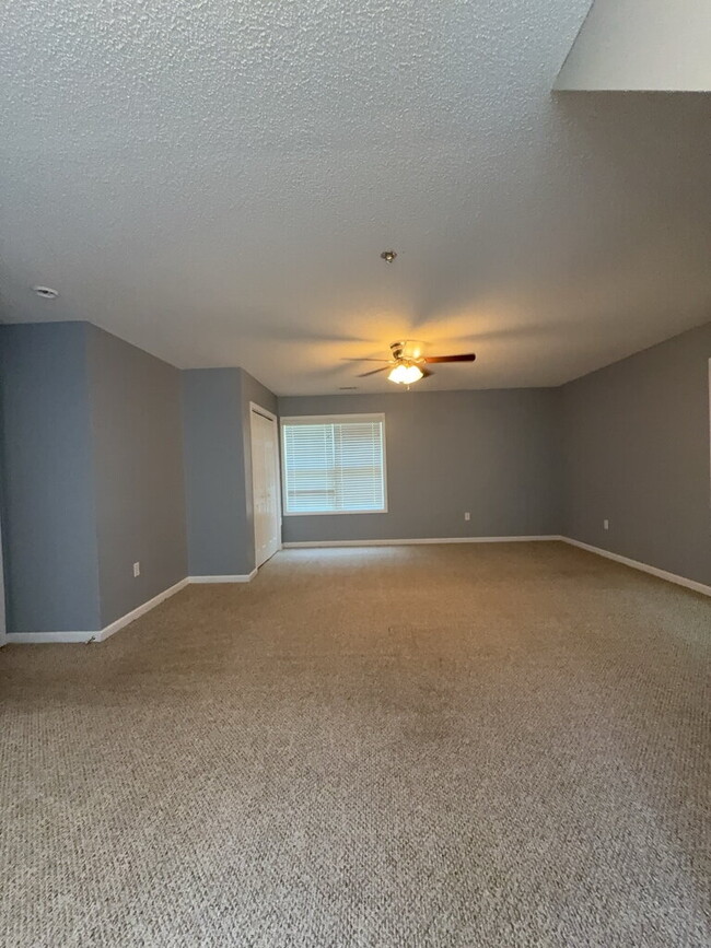 Building Photo - 151 Bayshore Dr