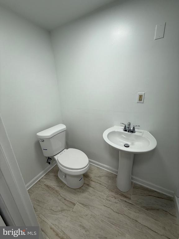 Building Photo - 374 Chaplin St SE