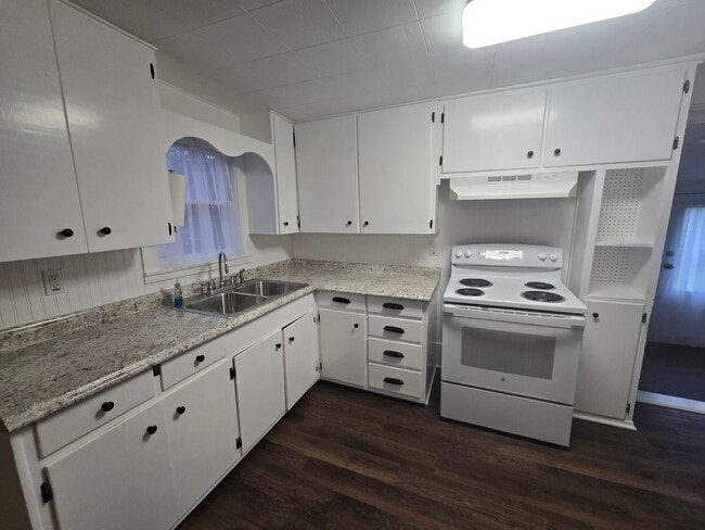 Building Photo - ***Newly remodeled 2/1*** located in the heart of Mineral Wells, TX minuets from Downtown