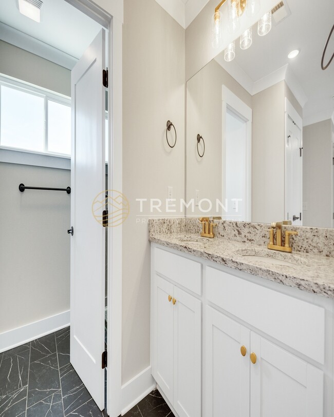 Building Photo - 1215 J Andrews Pl