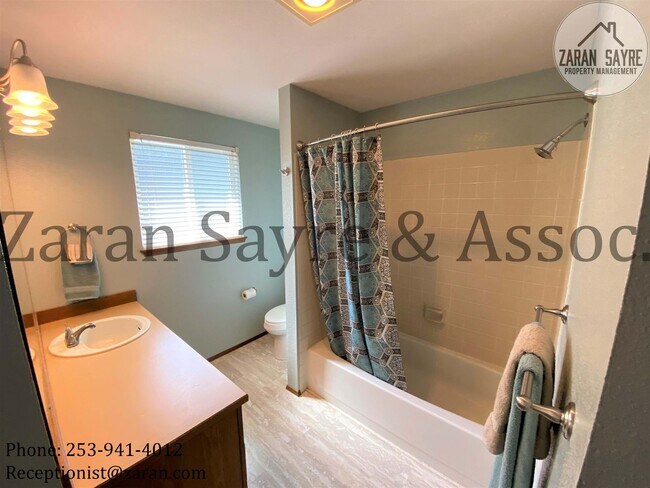 Building Photo - 428 - Spectacular Townhouse with Ultimate Privacy