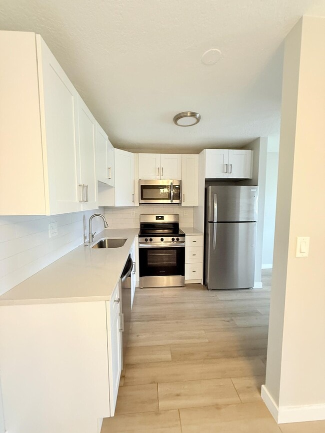 Building Photo - 328 Andover M