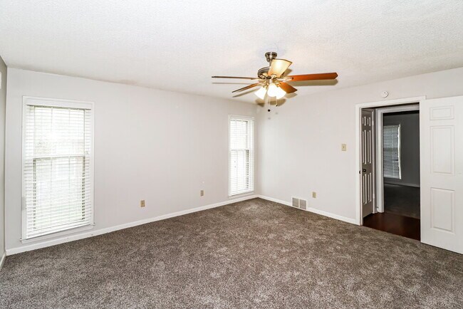 Building Photo - 8533 Kettering Dr